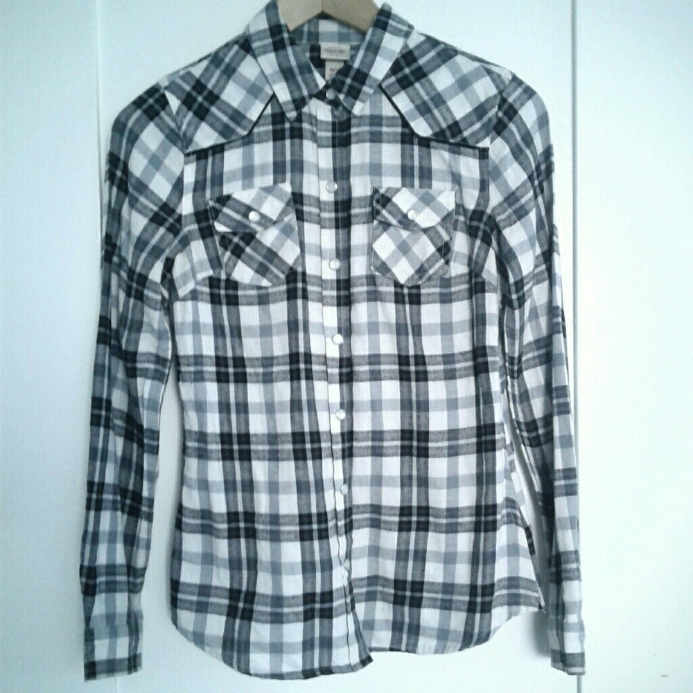 Black and grey plaid button down flannel size xs